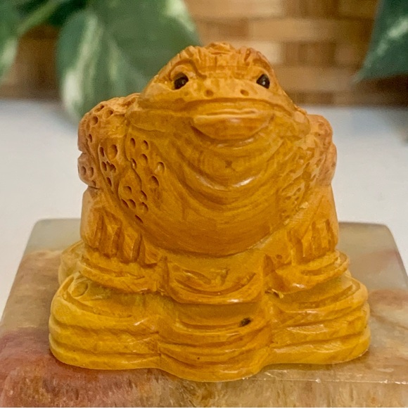 Vintage Boxwood Money Frog Netsuke Animal Figurine Hand Carved Wooden Figure 2" - Picture 3 of 13